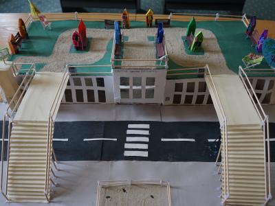 Maquette imaginée par les écoliers madeleinois : un toit aménagé pour la Médiathèque !