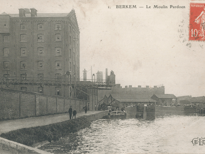 Carte postale où figure le Moulin Pardoën © Archives municipales fonds Christian Janssens