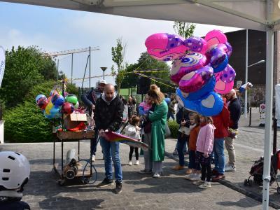 Ma Deûle et Moi 2023 Un vendeur de ballon était présent pour le plus grand plaisir des enfants © Ville de La Madeleine